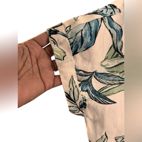 Tahari Women’s White/Blue Floral Button Up - 100% Linen - Size Medium - Picture 2 of 5